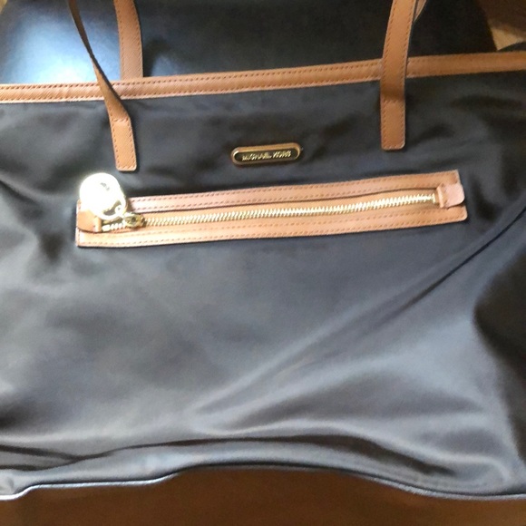 Michael Kors Handbags - Chic Michael Kors nylon shoppers bag L11.5 x W17